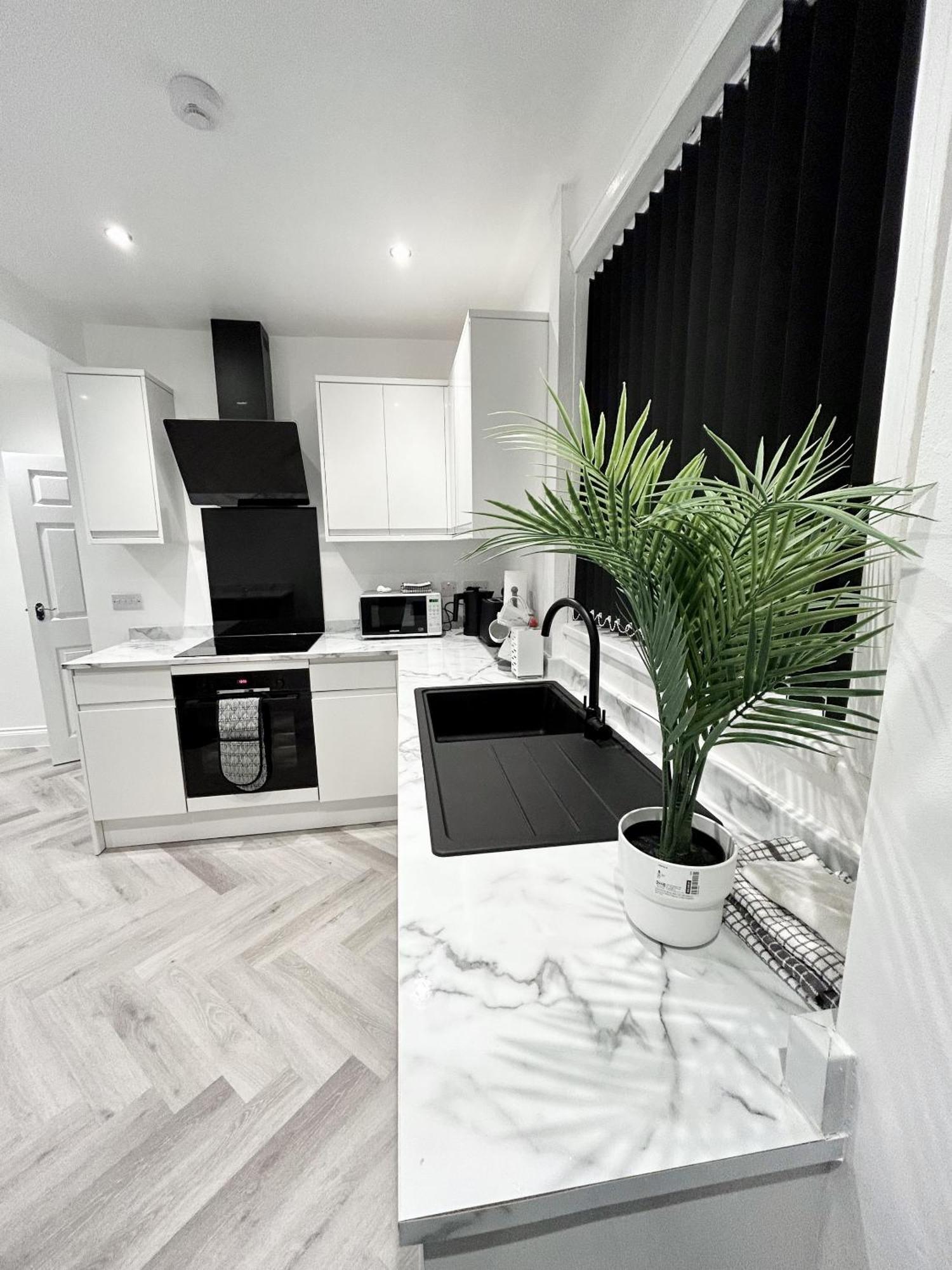 Lymer House - Stylish 3 Bedroom House In Wolverhampton Eksteriør bilde