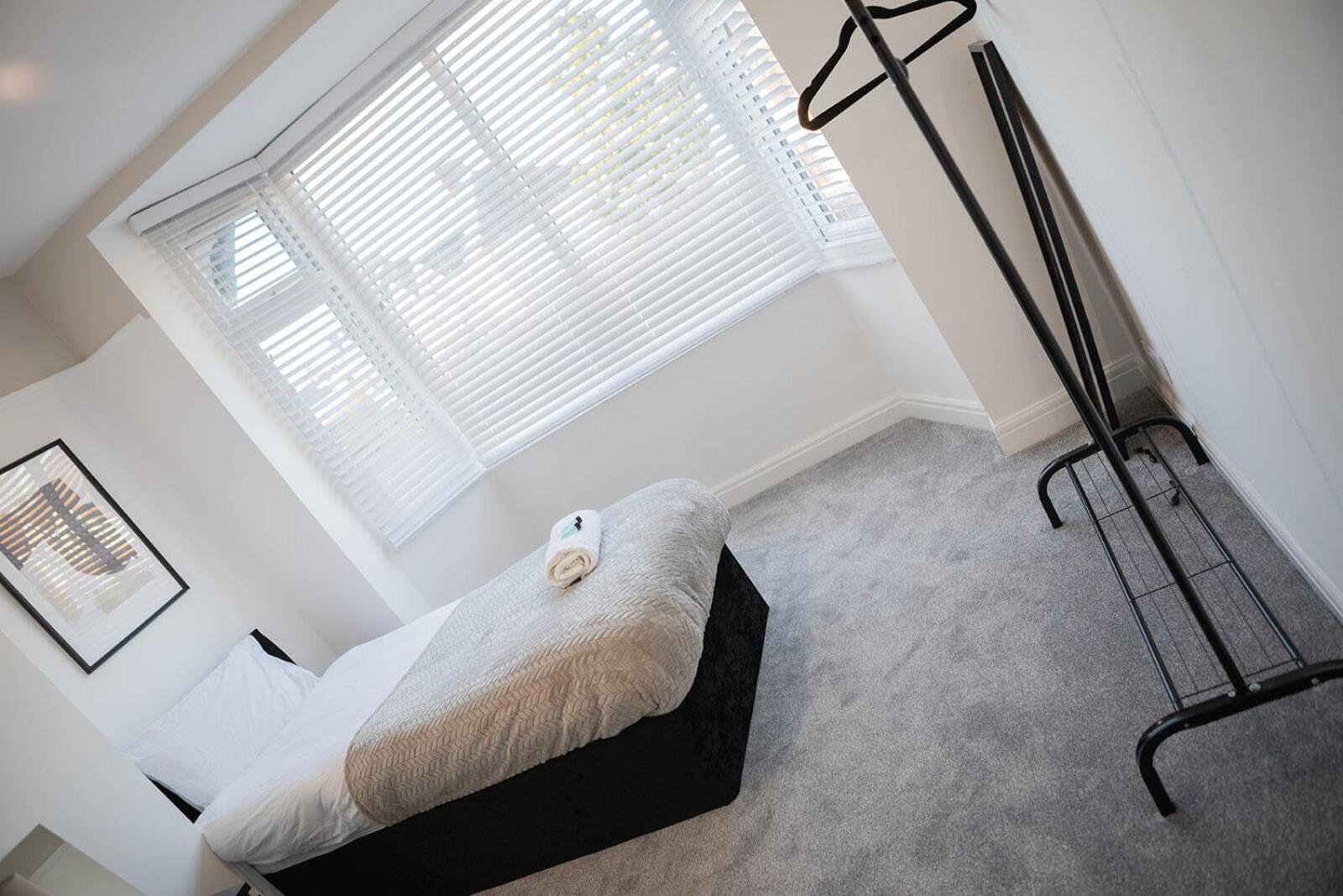 Lymer House - Stylish 3 Bedroom House In Wolverhampton Eksteriør bilde