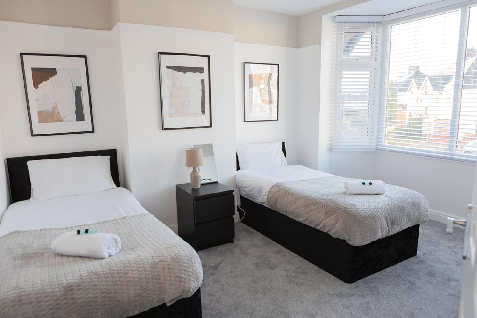 Lymer House - Stylish 3 Bedroom House In Wolverhampton Eksteriør bilde