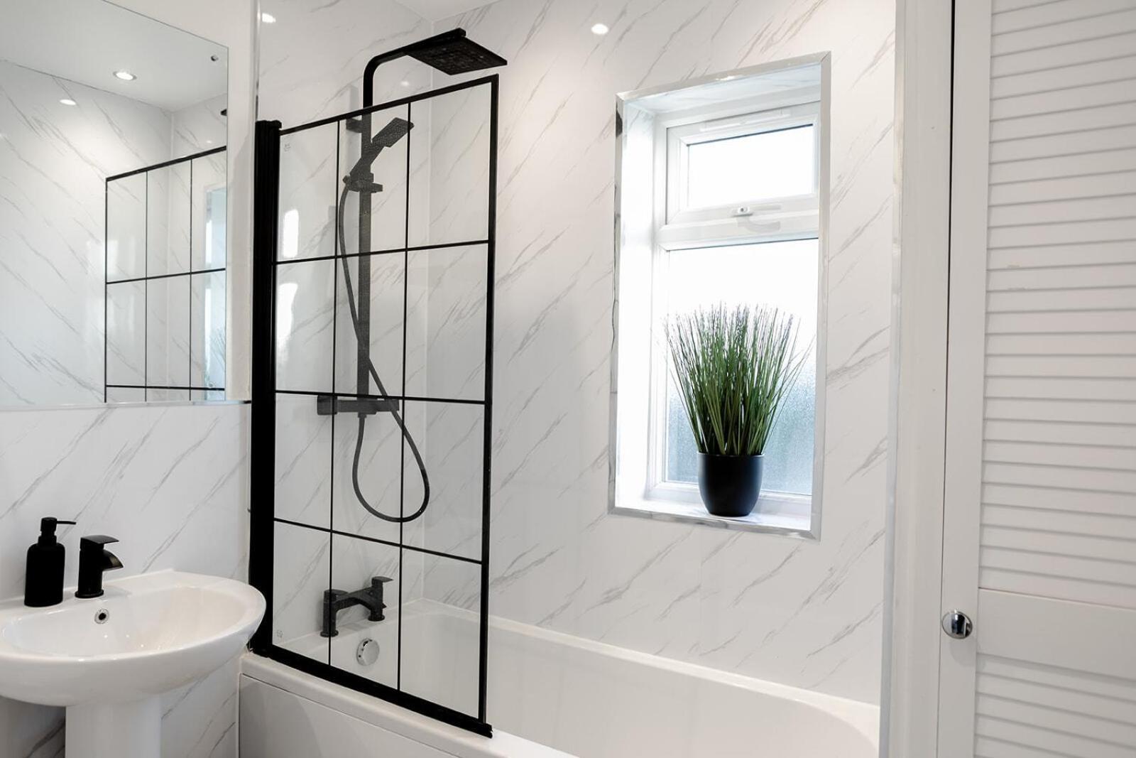 Lymer House - Stylish 3 Bedroom House In Wolverhampton Eksteriør bilde